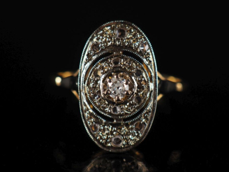 Vente aux enchères Bague Napoléon III en or et roses, une pierre à l'imitation du diamant