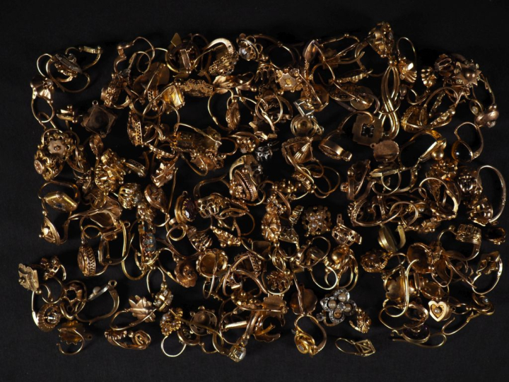 Ensemble de perce oreilles Napoléon III ou début XXème en or, quelques