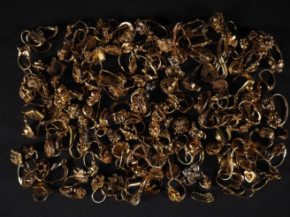 Vente aux enchères Ensemble de perce oreilles Napoléon III ou début XXème en or, quelques