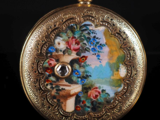 Vente aux enchères Boitier de montre Napoléon III en or 585 et émail, à décor de fleurs p