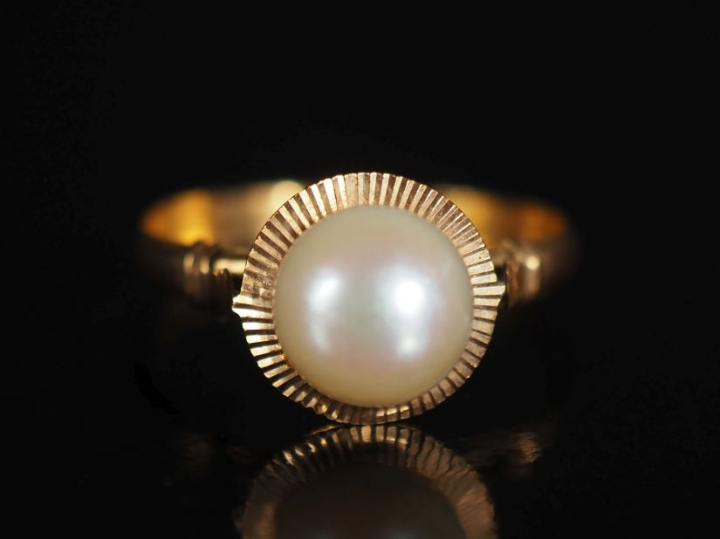 Bague 1900 en or 750 et perle Poids tel : 2,05 g   