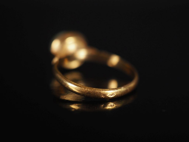 Bague 1900 en or 750 et perle Poids tel : 2,05 g   
