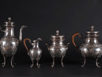 Vente aux enchères Partie de service à thé et à café de style Louis XVI en argent 925, à 