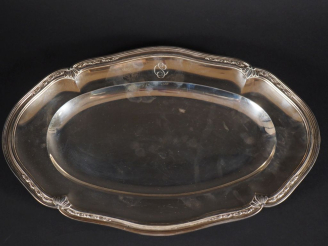 Vente aux enchères Plat ovale en argent 925, à décor de style Louis XVI, à bords polylobé