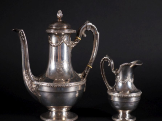 Vente aux enchères Partie de service à café en argent 925, de style Louis XVI à décor de 