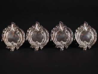 Vente aux enchères Quatre porte menus en argent, poinçon Minerve de style Louis XV   Poid