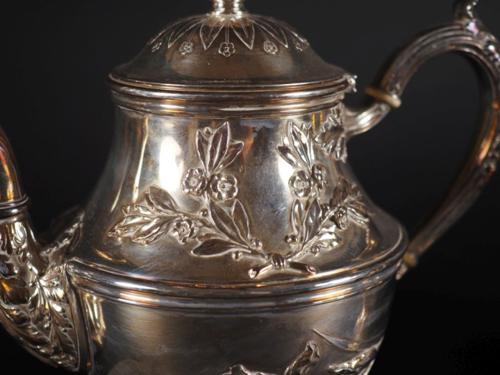 Service à thé et café de style Louis XVI, à décor de guirlandes de fle