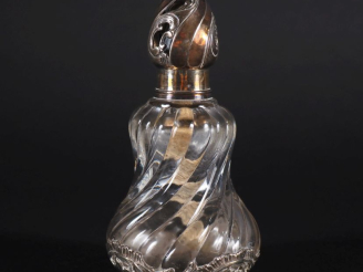 Vente aux enchères Lampe berger en cristal torsadé, pieds, monture et bouchon en argent d