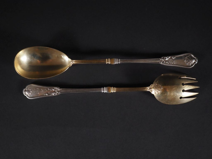 Couvert à salade en argent de style Louis XV poinçon Minerve, décor co