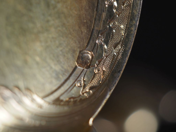 Douze cuillères à glace en vermeil, poinçon Minerve.  M.O : E.P vers 1