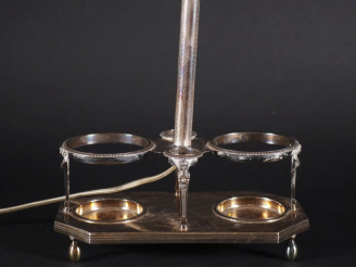 Vente aux enchères Monture d'huilier - vinaigrier en argent à décor d'athéniennes en cané