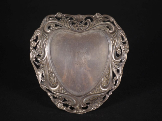 Vente aux enchères Vide-poche en argent anglais 925 à décor de style Art nouveau figurant