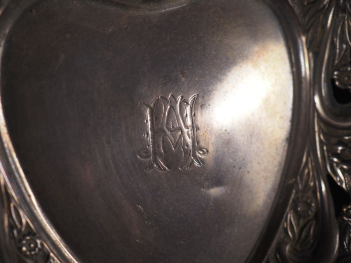 Vide-poche en argent anglais 925 à décor de style Art nouveau figurant