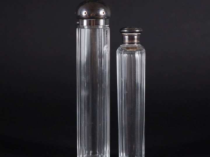 Flacon à pans coupés monture et bouchon argent poinçon Minerve, chiffr