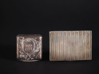 Vente aux enchères Boite à pilules en argent 925, de style Louis XV à décor de rocaille e