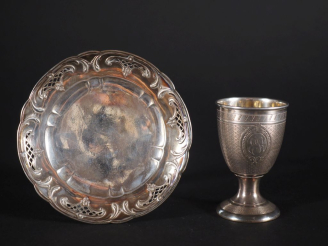 Vente aux enchères Coupe sur talon miniature en argent 925, à décor ajouré de style Louis