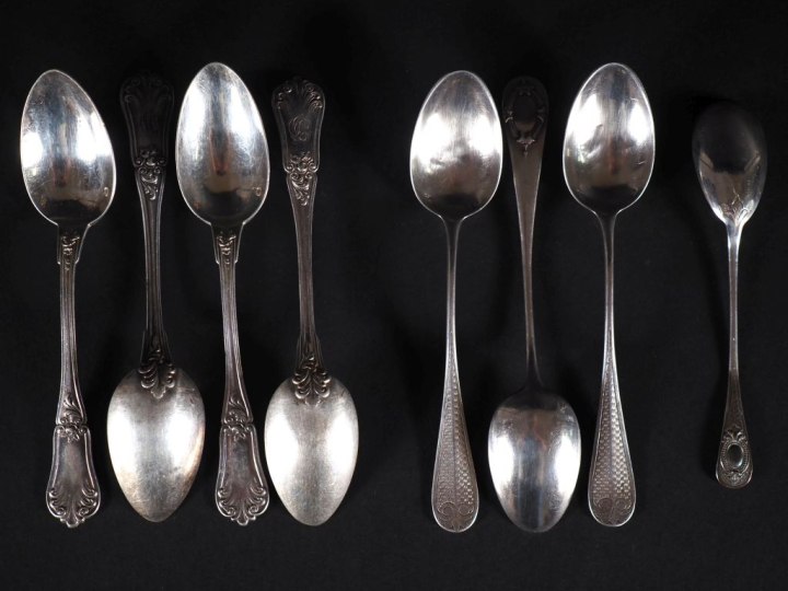4 petites cuillères en argent 925, de style Louis XV à décor de palmes