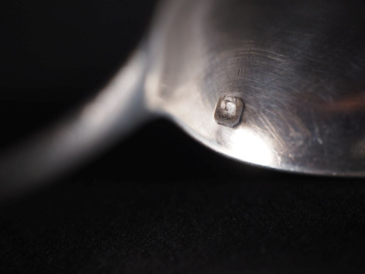 4 petites cuillères en argent 925, de style Louis XV à décor de palmes
