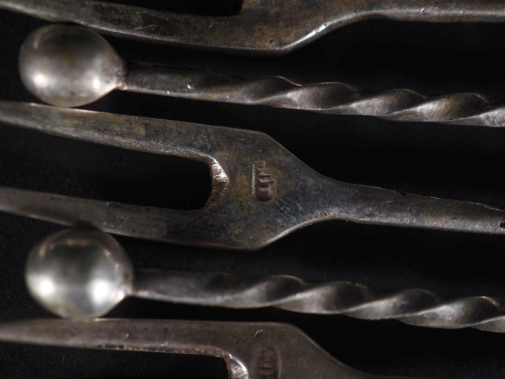 10 fourchettes à escargot en argent étranger 800 millièmes, manche tor