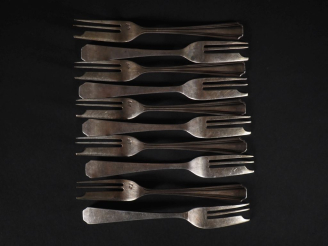 Vente aux enchères 10 fourchettes à poisson en argent étranger 800 millièmes de style Art