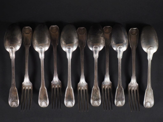 Vente aux enchères 5 couverts et une cuillère en argent 925, modèle à coquille Poinçon Mi