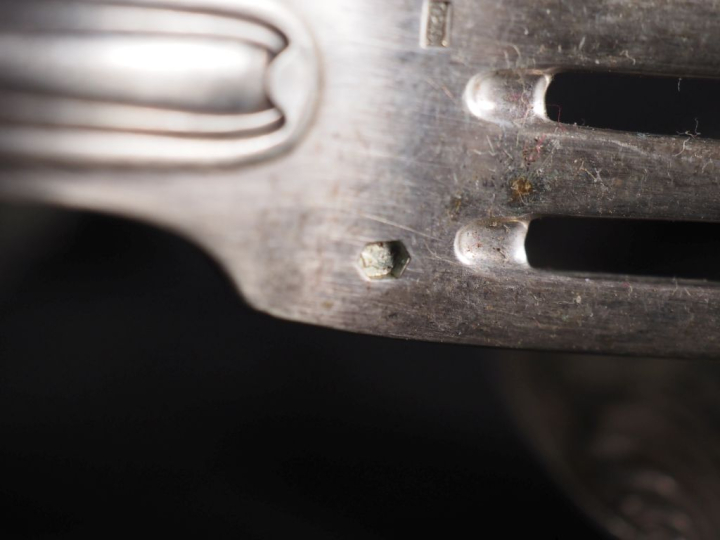 5 couverts et une cuillère en argent 925, modèle à coquille Poinçon Mi