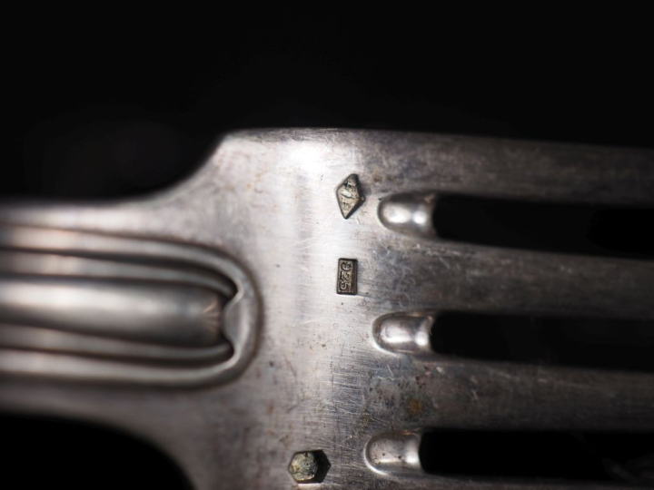 5 couverts et une cuillère en argent 925, modèle à coquille Poinçon Mi