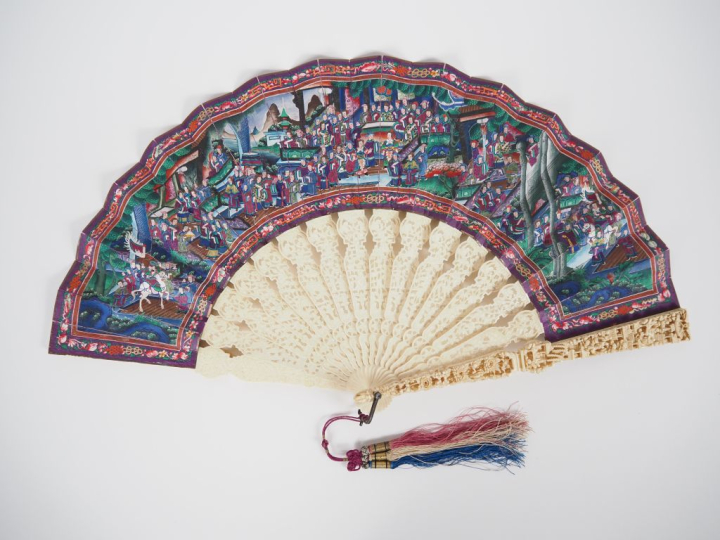 Eventail Chine XIXème circa 1850. Ivoire. 14 brins + 2MB. Eventail "ma