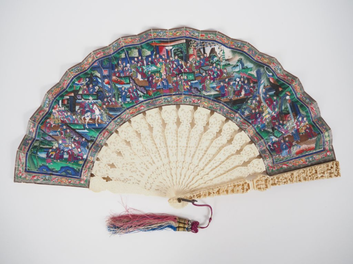 Eventail Chine XIXème circa 1850. Ivoire. 14 brins + 2MB. Eventail "ma