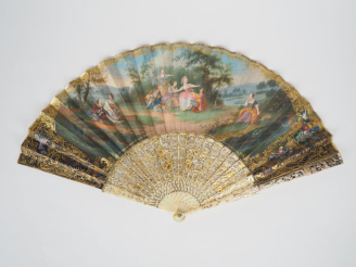 Vente aux enchères Eventail Louis XV. Monture à 18 brins en ivoire de type squelette cise