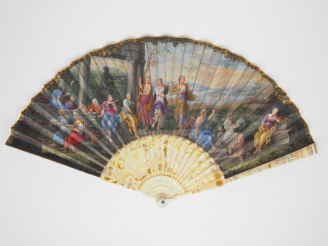 Vente aux enchères Eventail XVIIème, XVIIIème. 19 brins + 2MB. Monture ivoire sculpté à d