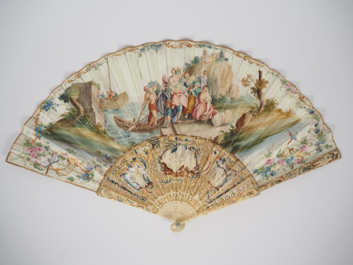 Eventail XVIIIème. Monture anglaise à 20 brins + 2 MB, en ivoire, scul