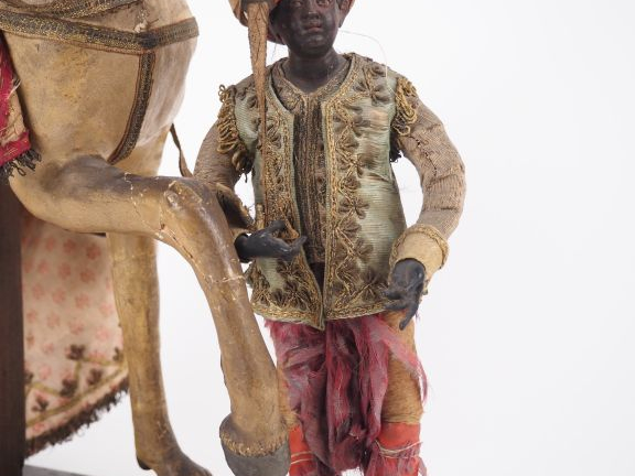 Sujet Napolitain en terre cuite polychrome et soie figurant un cavalie