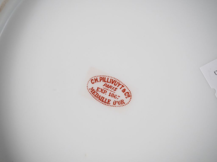 Service à dessert Napoléon III en porcelaine, à décor polychrome de fr