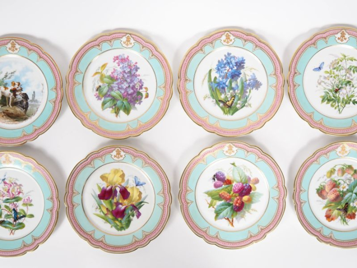 Service à dessert Napoléon III en porcelaine, à décor polychrome de fr