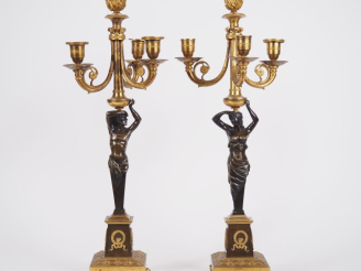 Vente aux enchères Paire de flambeaux XIXème en bronze patiné et doré, fûts en forme de p