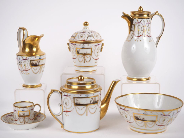 Service à café Empire en porcelaine de Paris, à décor de paysages lacu