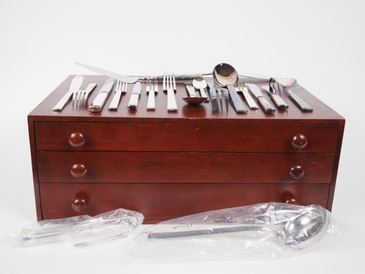 CHRISTOFLE.  Ménagère de style Art déco en métal argenté, complète, da