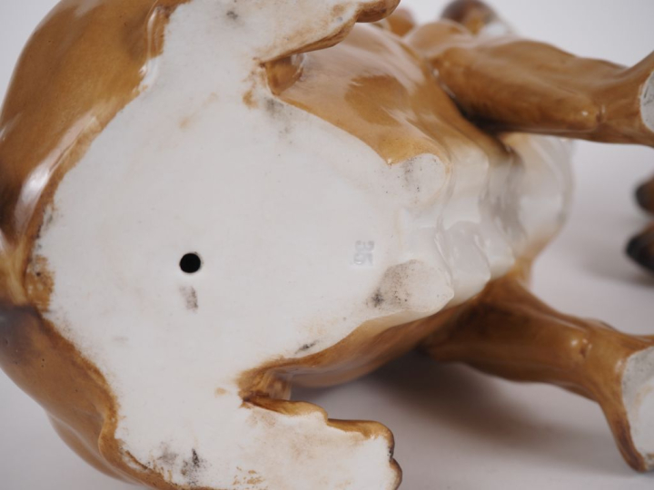 2 sujets en porcelaine polychrome  "carlin debout"  Dim. 24 x 27 cm " 