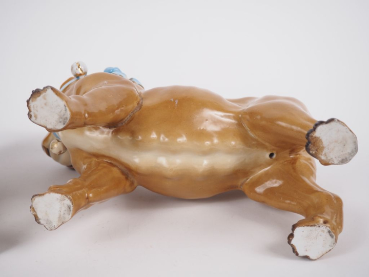 2 sujets en porcelaine polychrome  "carlin debout"  Dim. 24 x 27 cm " 