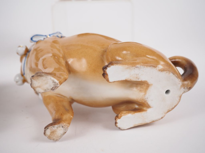 4 sujets en porcelaine polychrome.  "carlins"  H. 13,5 cm  (2 petits a