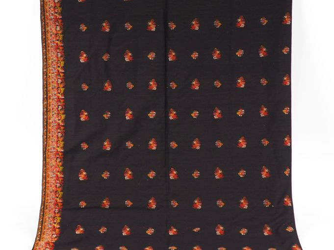 2 différents chales en cachemire (un signé). (accidents) Dim. 175 x 16