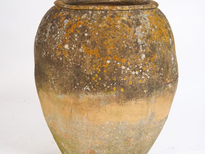 Jarre de jardin en terre cuite. H. 70 cm (percée et fendue)