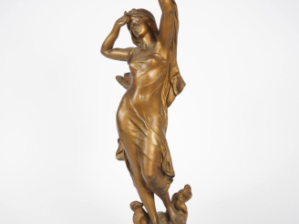Vente aux enchères Hippolyte MOREAU.  "La nuit". Sujet en régule, patiné et doré. Signé H