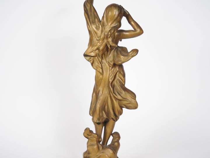 Hippolyte MOREAU.  "La nuit". Sujet en régule, patiné et doré. Signé H