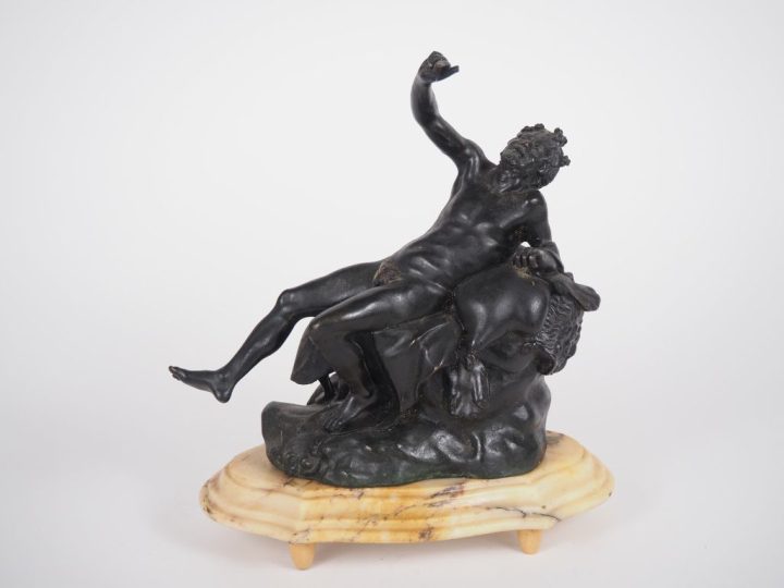 Ecole française fin XIXème. "Bacchus". Sujet en bronze à patine noire 