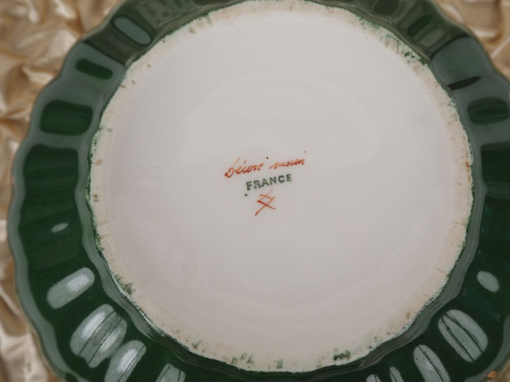 Jatte à crème de style Louis XVI en porcelaine polychrome et sa louche