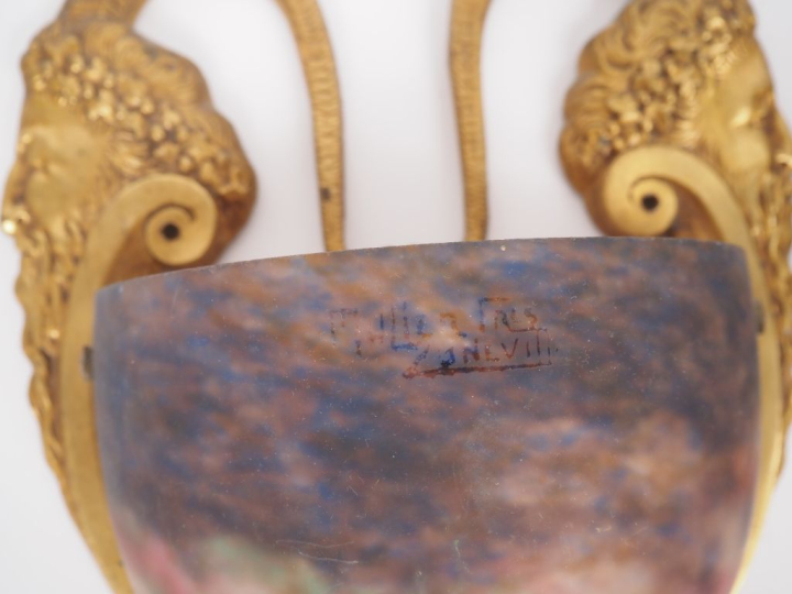 MULLER frères à Luneville. Paire d'appliques en verre et bronze doré à