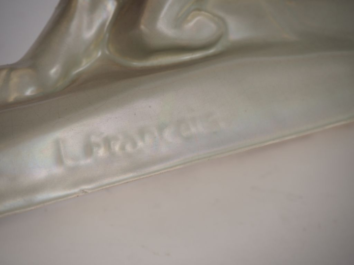 L. FRANCOIS.  Groupe Art Déco en porcelaine céladon "lion et lionne"  