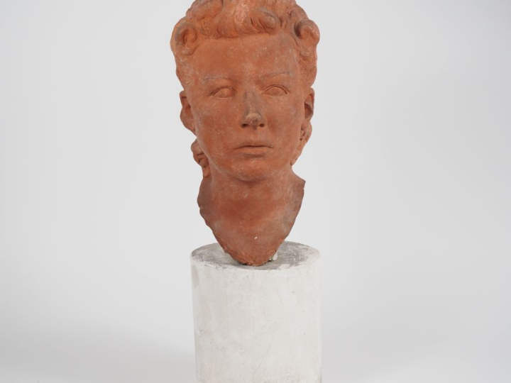 VADIM ANDROUSOV. "Portrait de jeune femme".  Sculpture en terre cuite 